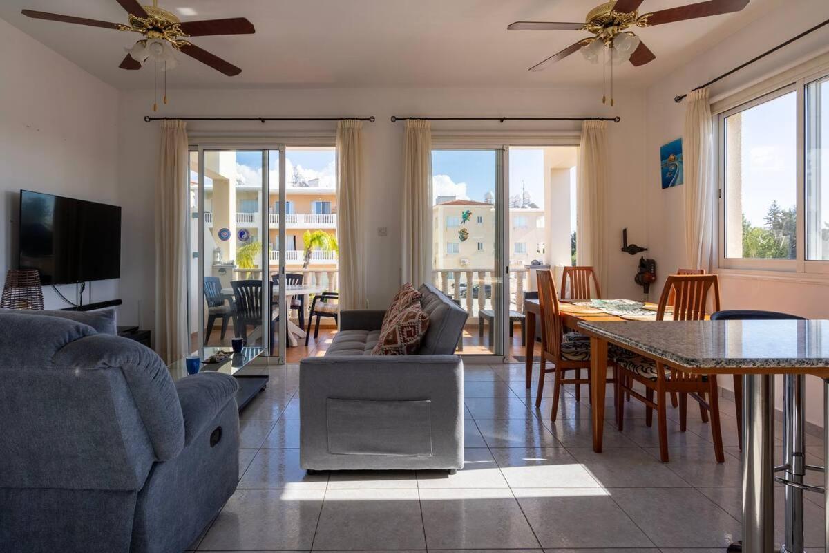 Beautiful 2 Bedrooms By The Pool Appartement Paphos